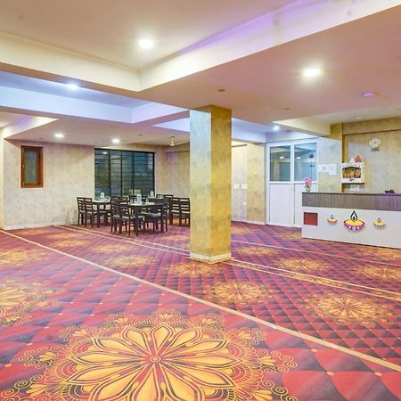 Hotel The York - Couple-Unfriendly Hotel ノイダ エクステリア 写真