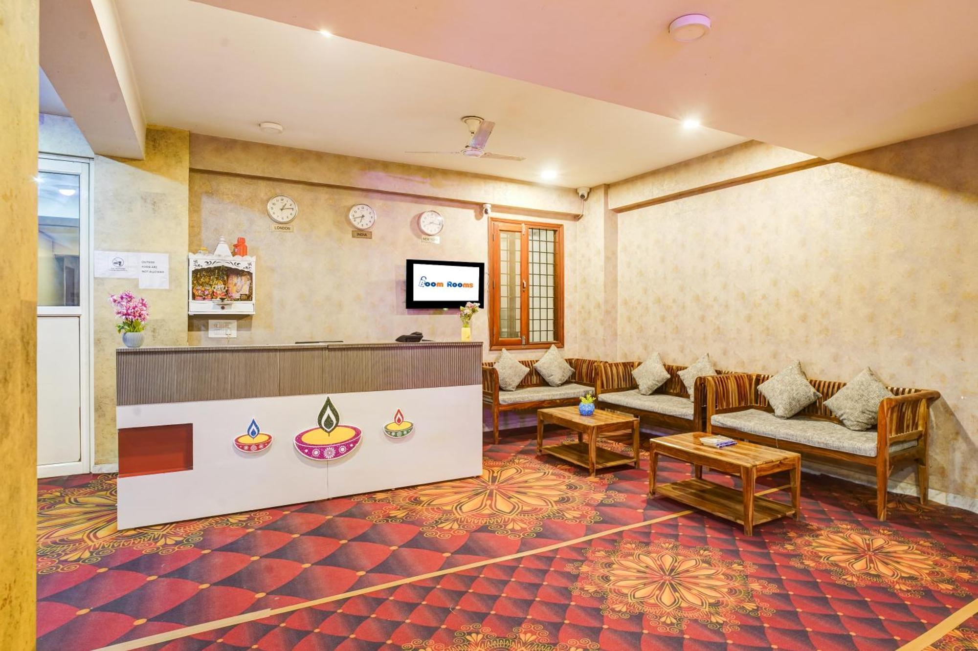 Hotel The York - Couple-Unfriendly Hotel ノイダ エクステリア 写真
