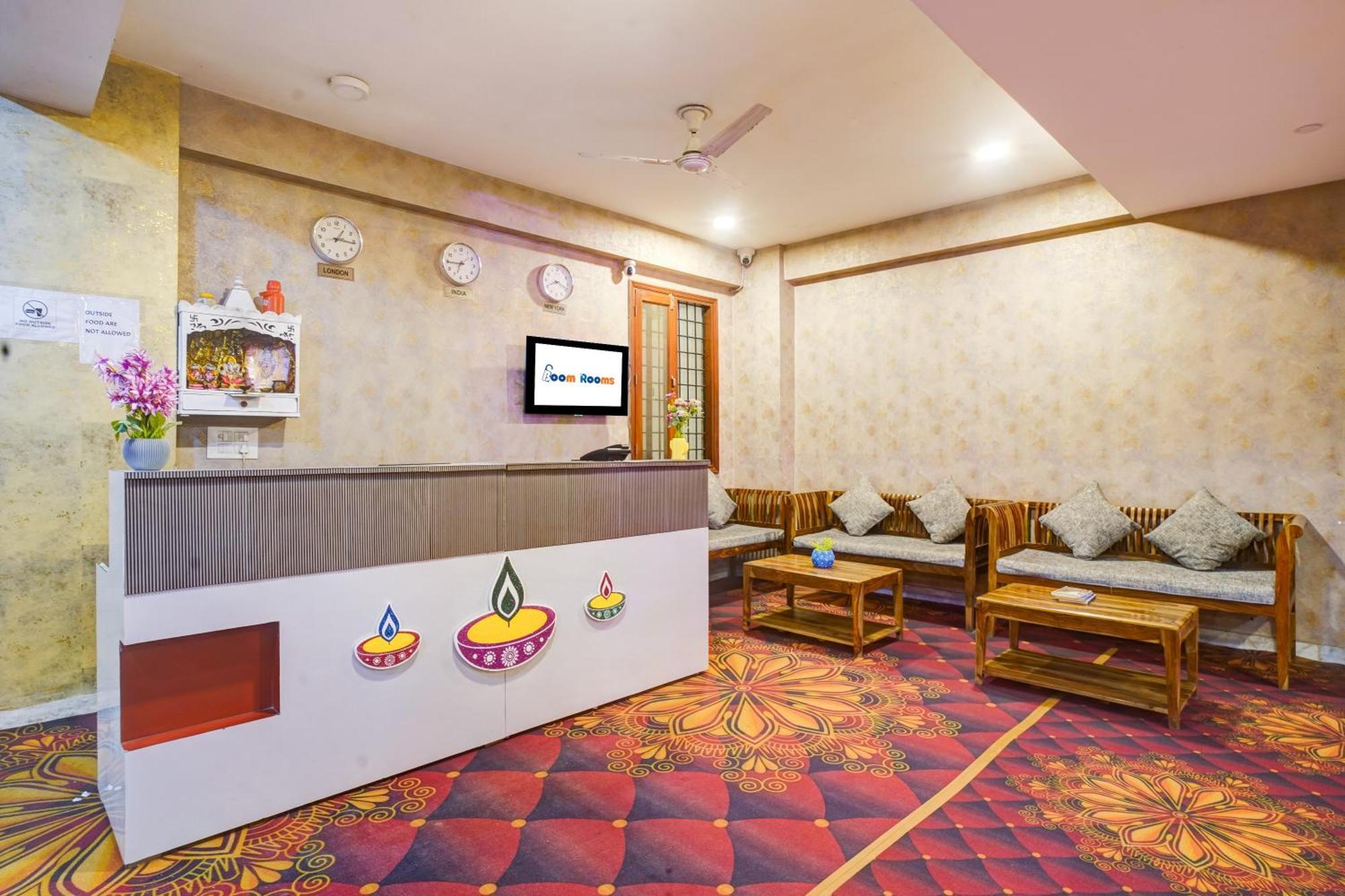 Hotel The York - Couple-Unfriendly Hotel ノイダ エクステリア 写真
